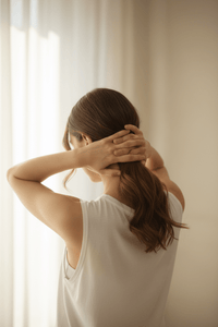 Gêne au cou et au haut du dos : quelle routine pour retrouver plus de confort ? - vitalfusion
